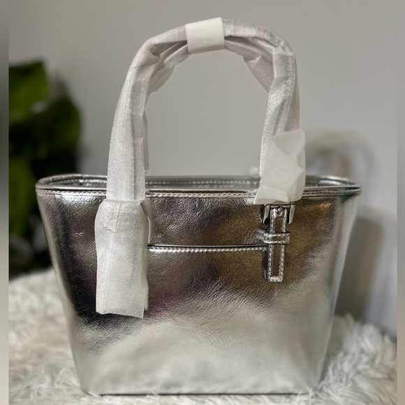 MICHAEL KORS Michael Kors Jet Set Silver Metallic Carryall Top Zip Purse - Picture 8 of 8